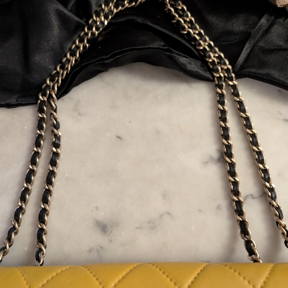 Chanel CC Quilted Leather In Primary Colors - Picture 10 of 10